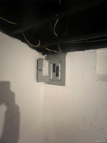 9599 Whitcomb Street, Detroit, MI 48227