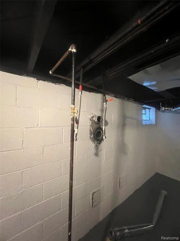 9599 Whitcomb Street, Detroit, MI 48227