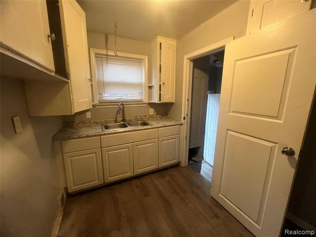 9599 Whitcomb Street, Detroit, MI 48227