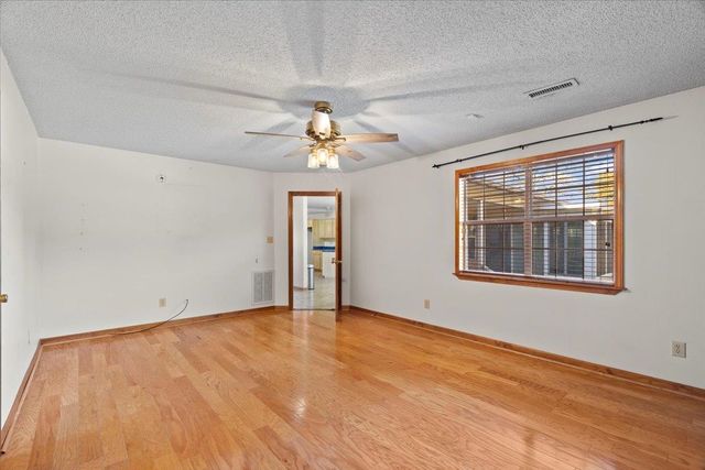 112 TAYLOR LN, Mason, TN 38049