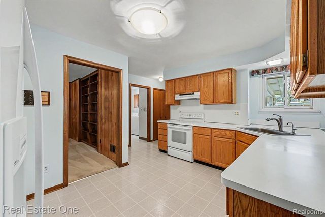 3888 Boulder Drive, Troy, MI 48084