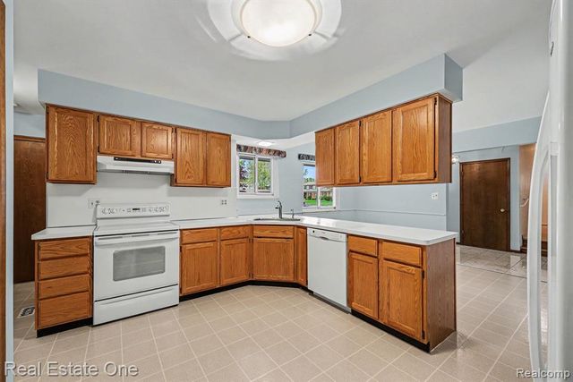 3888 Boulder Drive, Troy, MI 48084