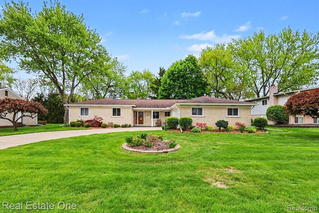3888 Boulder Drive, Troy, MI 48084