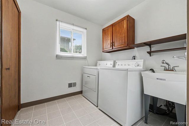 3888 Boulder Drive, Troy, MI 48084