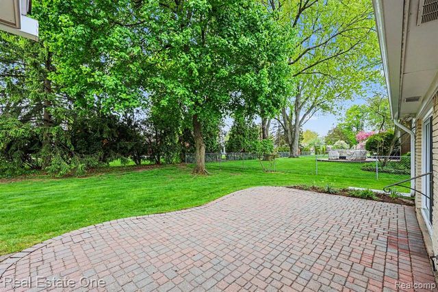 3888 Boulder Drive, Troy, MI 48084