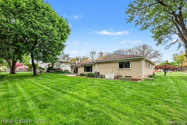 3888 Boulder Drive, Troy, MI 48084