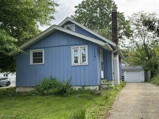 1379 E 219th Street, Euclid, OH 44117