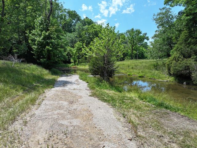 110 Wade Reed Rd, White Bluff, TN 37187