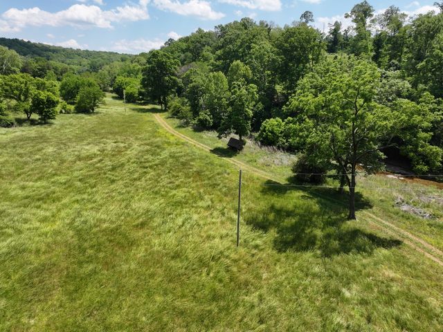 110 Wade Reed Rd, White Bluff, TN 37187