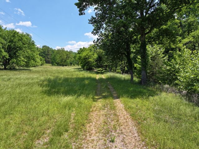 110 Wade Reed Rd, White Bluff, TN 37187
