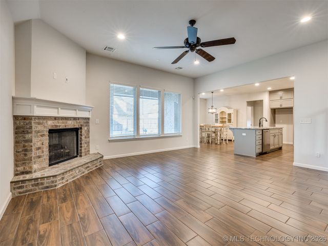 703 E 126th Street S, Jenks, OK 74037