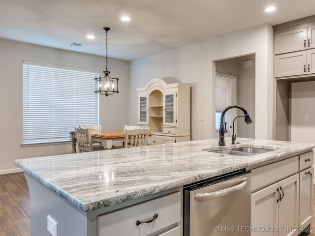 703 E 126th Street S, Jenks, OK 74037