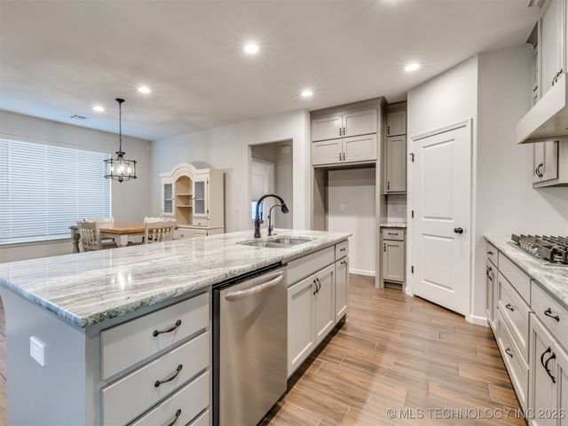 703 E 126th Street S, Jenks, OK 74037