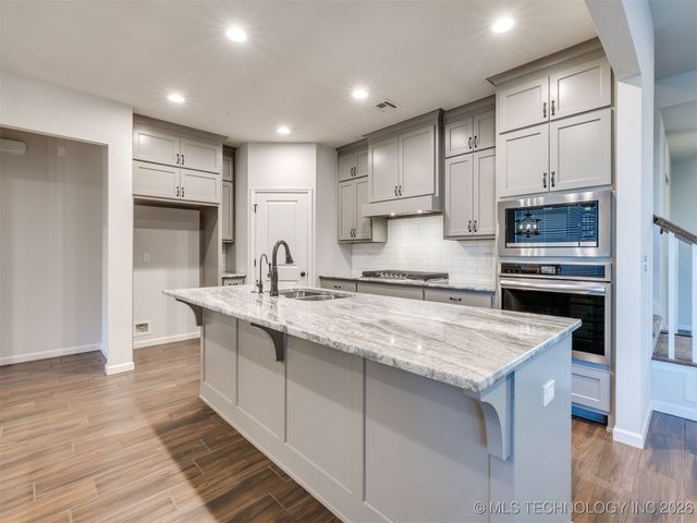 703 E 126th Street S, Jenks, OK 74037