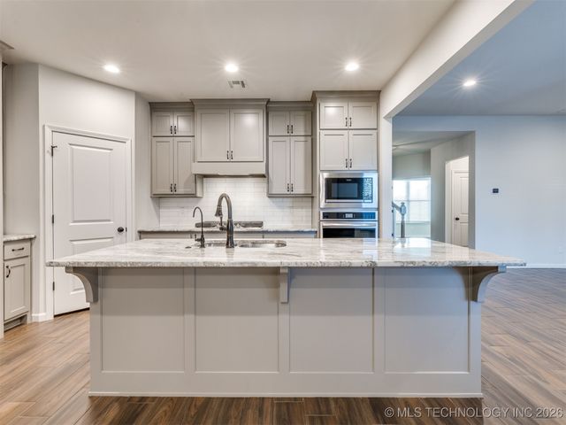 703 E 126th Street S, Jenks, OK 74037