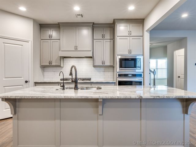 703 E 126th Street S, Jenks, OK 74037