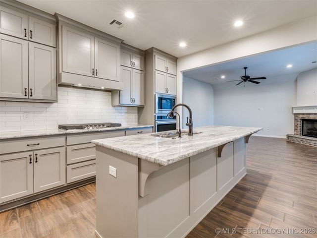 703 E 126th Street S, Jenks, OK 74037