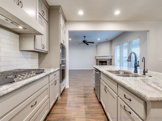 703 E 126th Street S, Jenks, OK 74037