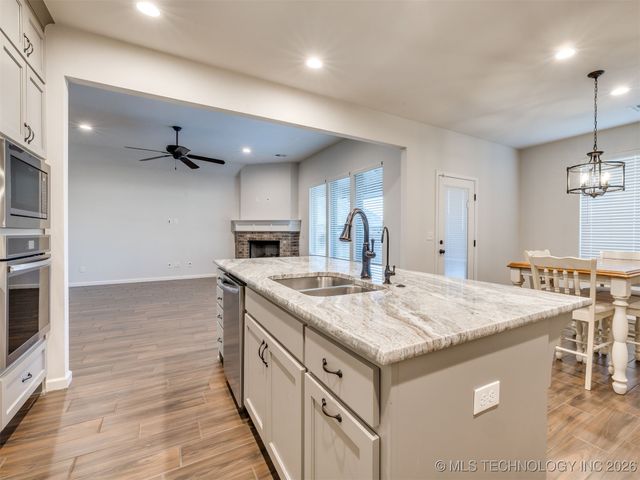 703 E 126th Street S, Jenks, OK 74037