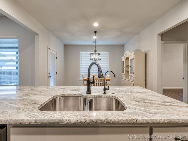 703 E 126th Street S, Jenks, OK 74037