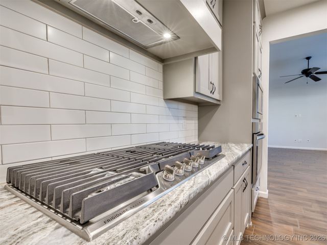 703 E 126th Street S, Jenks, OK 74037