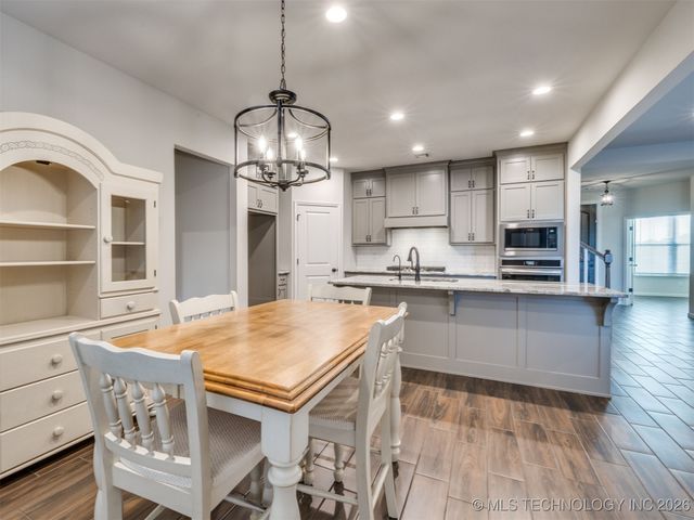 703 E 126th Street S, Jenks, OK 74037