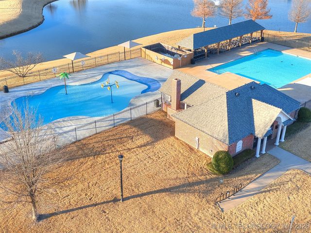 703 E 126th Street S, Jenks, OK 74037