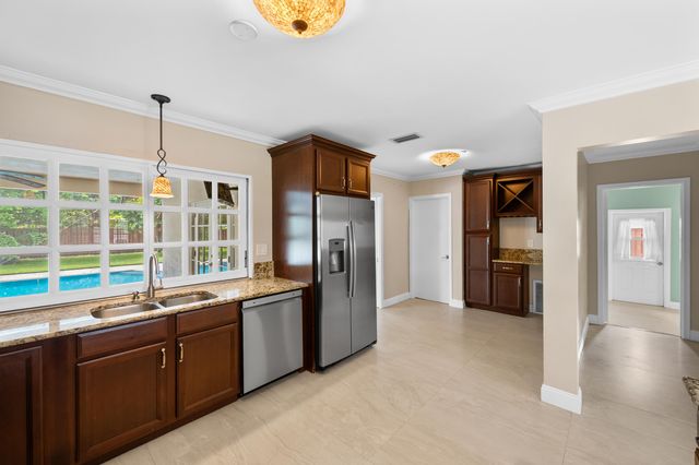 5720 SW 7th Street, Plantation, FL 33317
