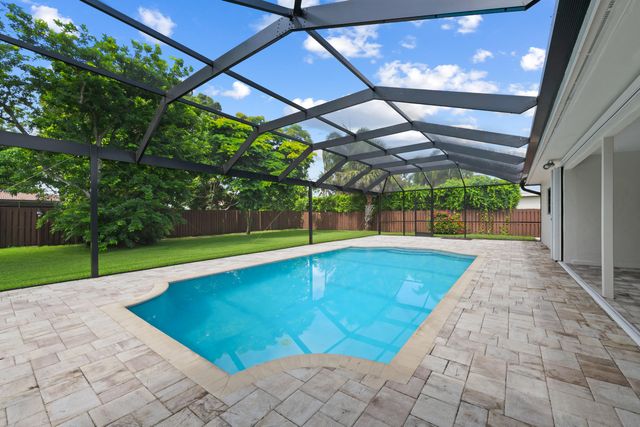5720 SW 7th Street, Plantation, FL 33317