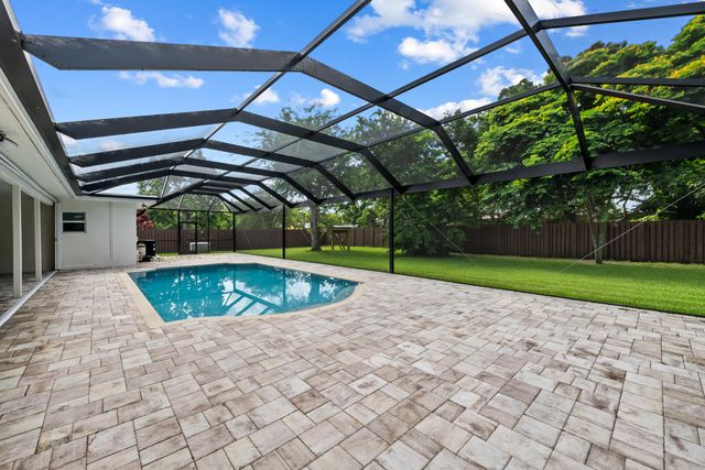 5720 SW 7th Street, Plantation, FL 33317