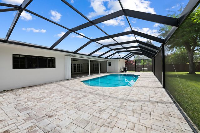 5720 SW 7th Street, Plantation, FL 33317