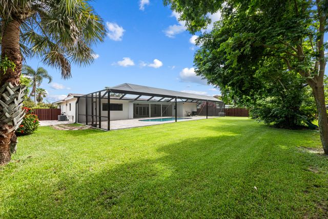 5720 SW 7th Street, Plantation, FL 33317
