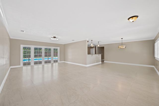 5720 SW 7th Street, Plantation, FL 33317
