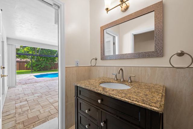 5720 SW 7th Street, Plantation, FL 33317