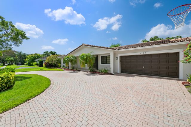 5720 SW 7th Street, Plantation, FL 33317