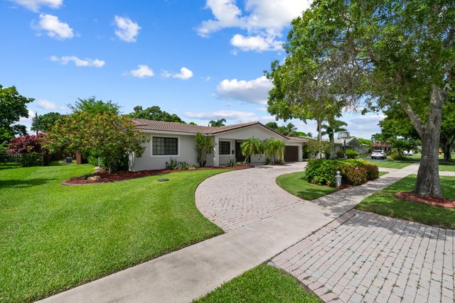 5720 SW 7th Street, Plantation, FL 33317