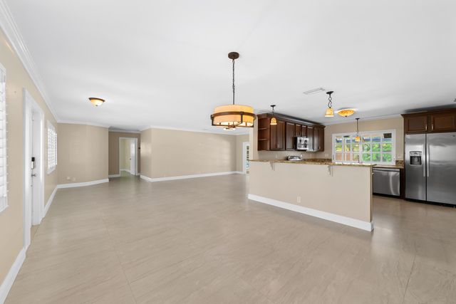 5720 SW 7th Street, Plantation, FL 33317