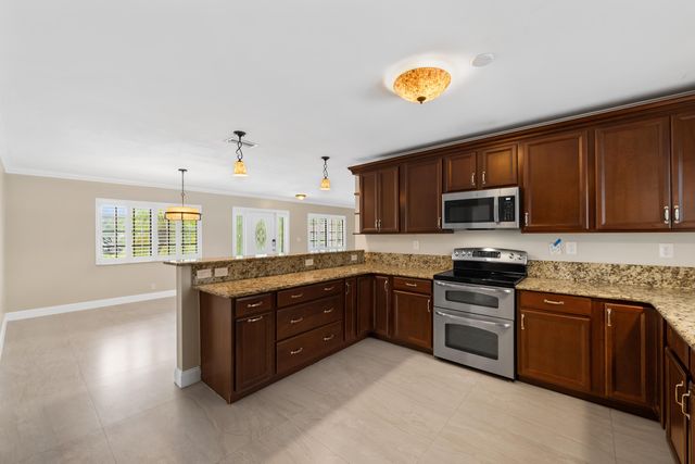 5720 SW 7th Street, Plantation, FL 33317