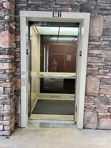 2000 Olde Eastwood Village Boulevard 305, Asheville, NC 28803