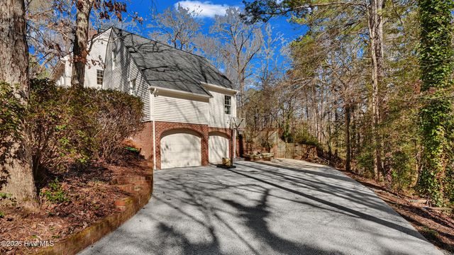 107 Robin Road, Greenville, NC 27858