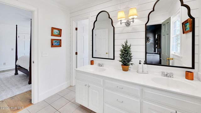 107 Robin Road, Greenville, NC 27858