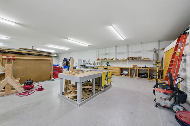 25929 E Idaho Pines Ln, Newman Lake, WA 99025