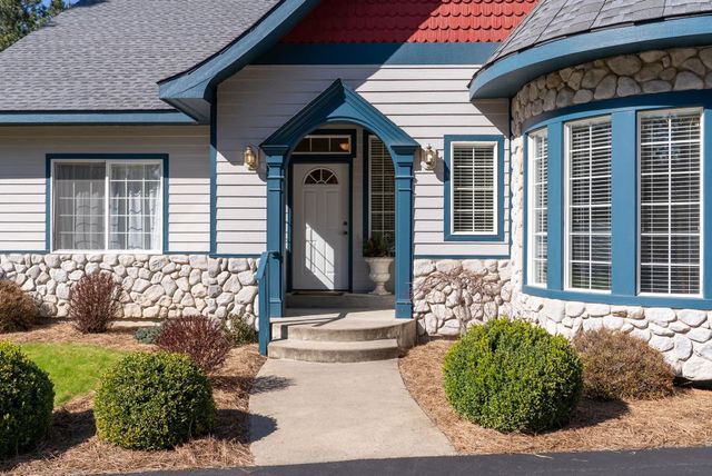 25929 E Idaho Pines Ln, Newman Lake, WA 99025