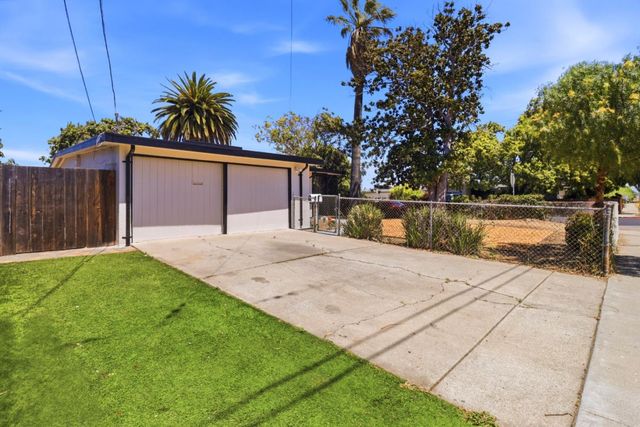 1827 Stevens Avenue, East Palo Alto, CA 94303