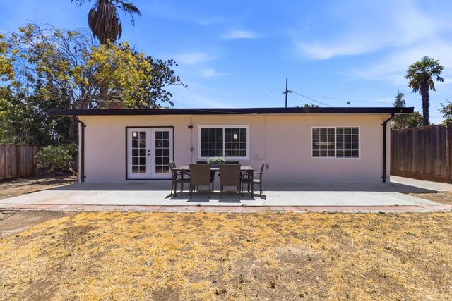 1827 Stevens Avenue, East Palo Alto, CA 94303