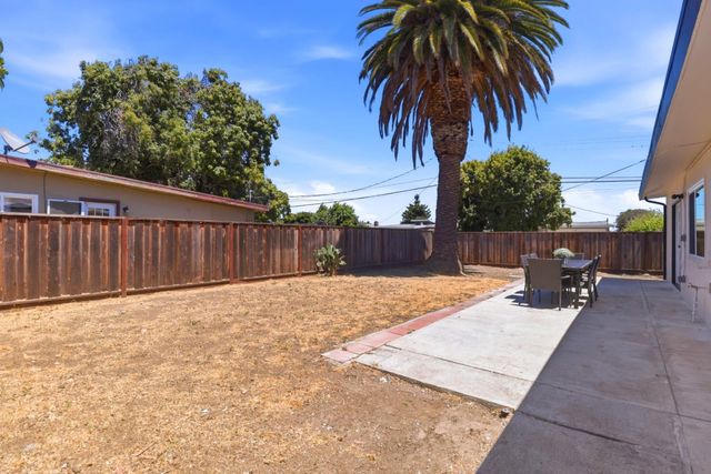 1827 Stevens Avenue, East Palo Alto, CA 94303