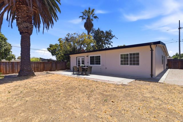 1827 Stevens Avenue, East Palo Alto, CA 94303
