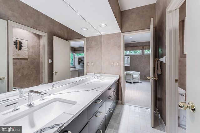 9 OAKLYN CT, Potomac, MD 20854