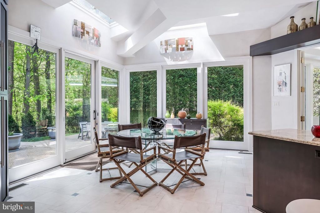 Image 15 of property listing at 9 OAKLYN CT, Potomac, MD 20854