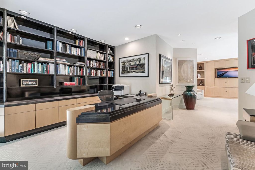 Image 24 of property listing at 9 OAKLYN CT, Potomac, MD 20854